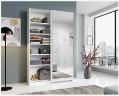 Garderobeskab med en spejllåge