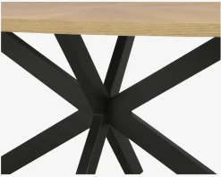 Ovalt spisebord i eg finer