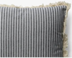 Pude blå m/frynser 45x45 cm