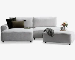 Puf i lys beige møbelstof