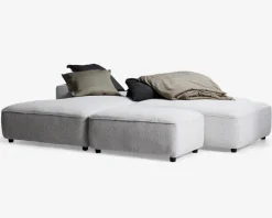 Puf i lys beige møbelstof