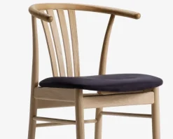 Spisebordsstol i massiv eg