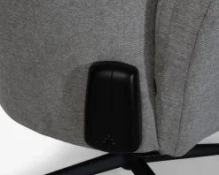 Stol med indbygget fodskammel og løftefunktion